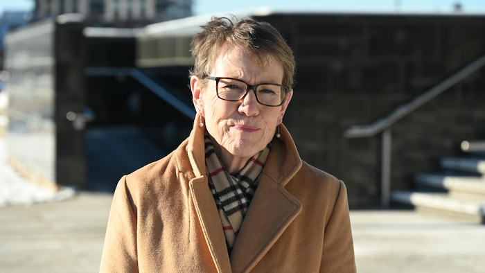 Shirley MacLean à l'extérieur du palais de justice de Moncton.
