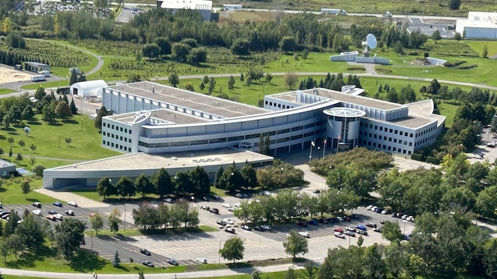 Vue aérienne du siège de l'Agence spatiale canadienne.