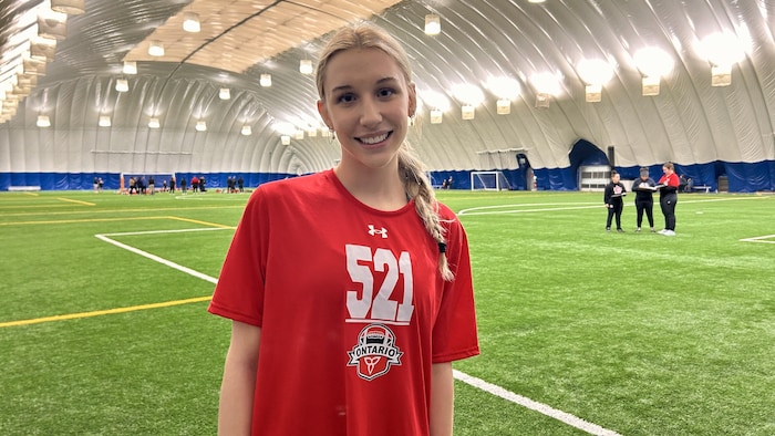 Portrait de Sienna Laurent, en équipement de football.