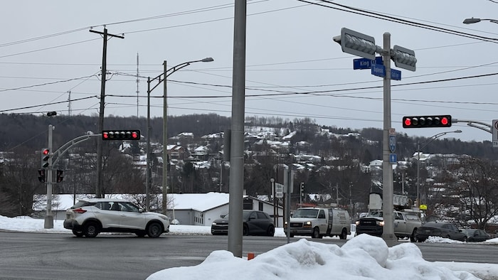 L’intersection des rues King Est et Galt Est qui rejoint le chemin Duplessis, à Sherbrooke, en hiver.