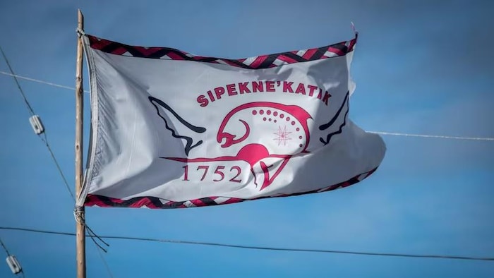 Le drapeau de la Première Nation de Sipekne'katik.