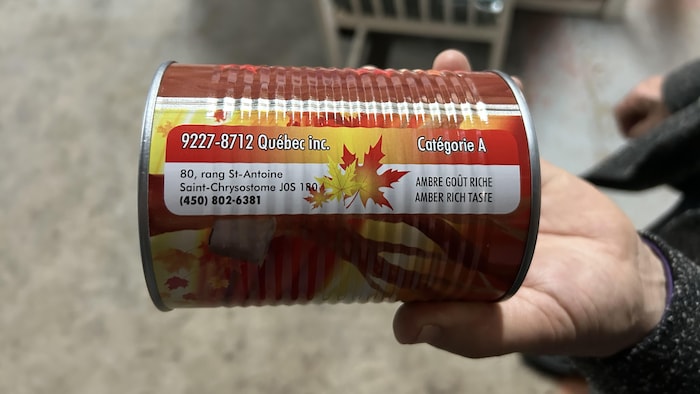 Une cannette de sirop d'érable.