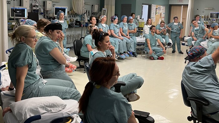 Un groupe d'infirmières assises.