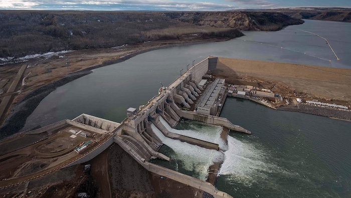 Vue aérienne du barrage hydroélectrique du site C, le 6 Novembre 2024.