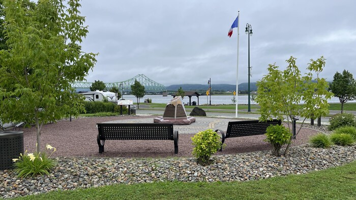 La croix du monument acadien de Campbellton a disparu; elle aurait été