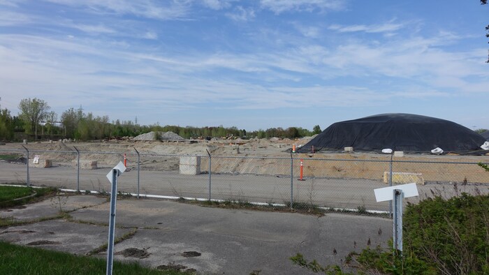 Un site industriel en décontamination.