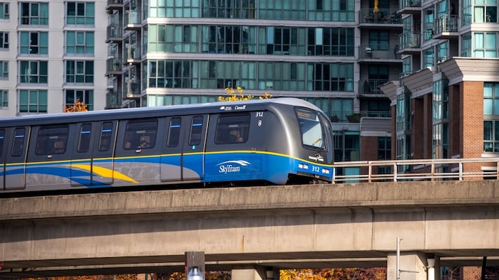 Le SkyTrain.