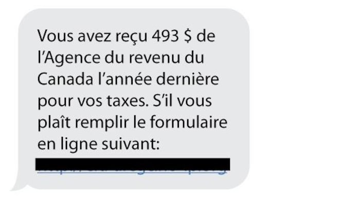 « Vous avez reçu 493 $ de l'ARC l'année dernière pour vos taxes. S'il vous plaît remplir le formulaire en ligne suivant », suivi d'un numéro de téléphone masqué.