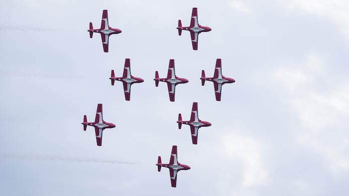 Les Snowbirds en répétition vendredi en vue de leur prestation au Canadian International Air Show à Toronto en fin de semaine.