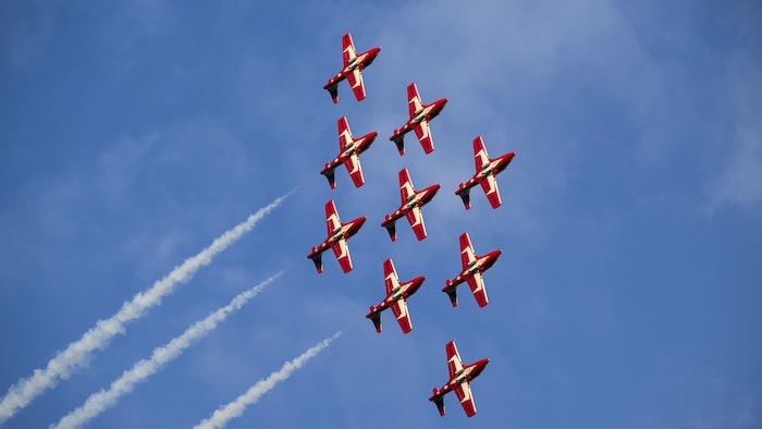 Un spectacle des Snowbirds au-dessus d'Ottawa, le 4 septembre 2024.