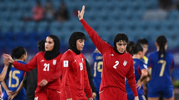 Des joueuses de soccer iraniennes sur le terrain.