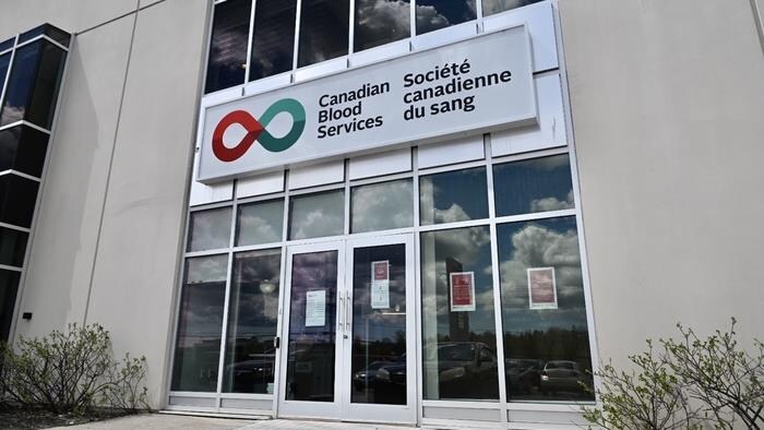 مكتب لمؤسسة الدم الكندية في مدينة مونكتون في مقاطعة نوفو/نيو برونزويك في شرق كندا.