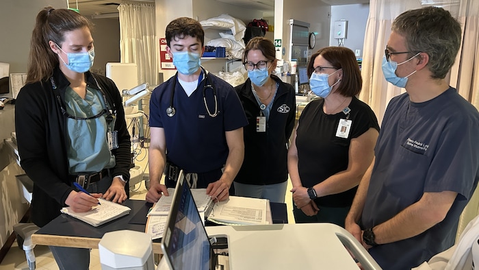 du personnel des soins intensifs.