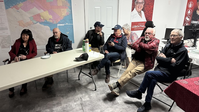 Des militants libéraux réunis à Chandler pour soutenir la candidate et députée sortante Diane Lebouthillier