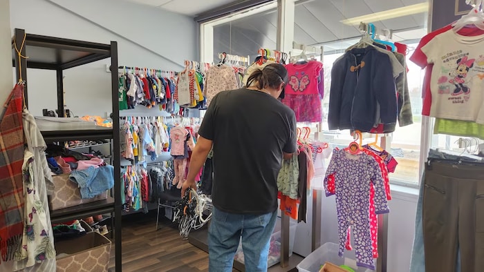 Un magasin où tout est gratuit pour soutenir la communauté | Radio-Canada
