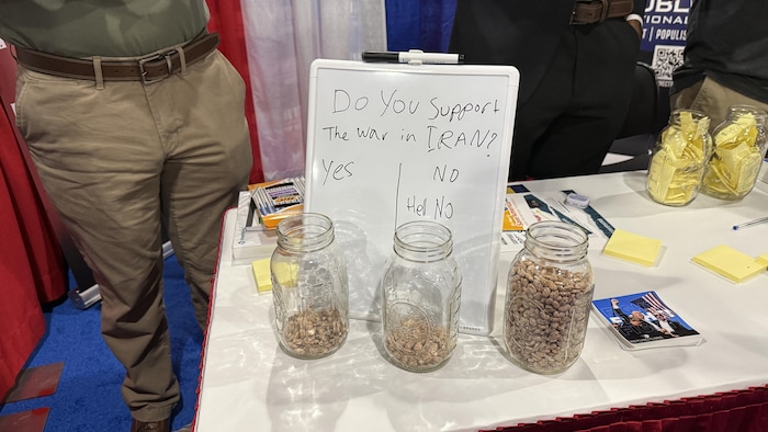 A board that reads 'Do you support the war in Iran, yes or no?'