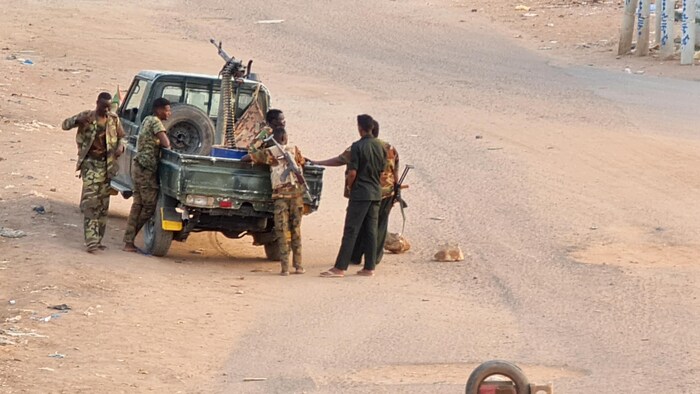 Des soldats de l'armée soudanaise à Khartoum samedi.