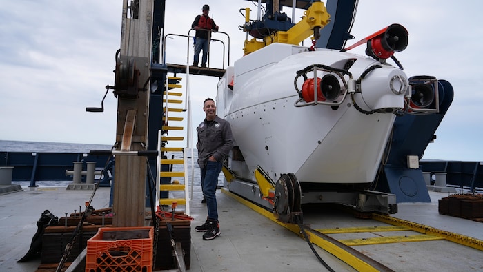 Un sous-marin sur un bateau.