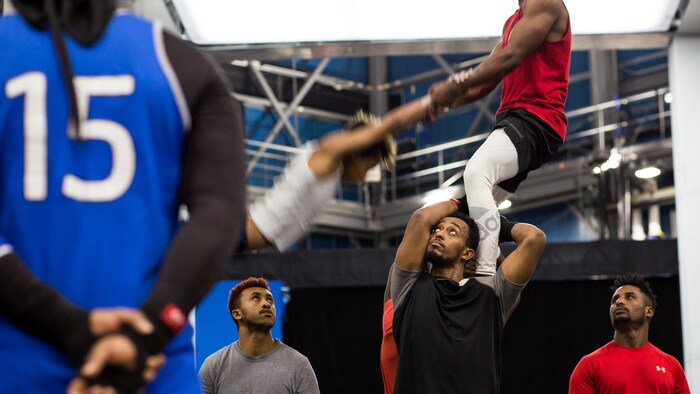 Le Cirque du Soleil dévoile les coulisses de Sous un même ciel | Radio ...