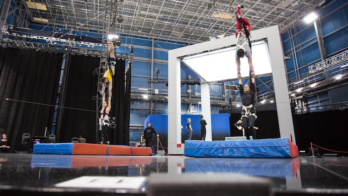 Le Cirque du Soleil dévoile les coulisses de Sous un même ciel | Radio