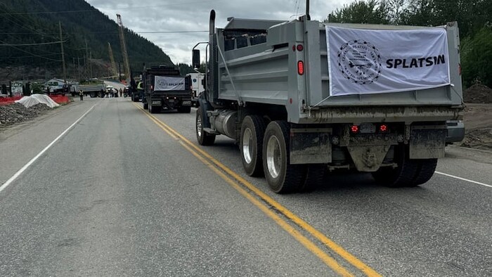 Un camion de la Splatsin Development Corporation.