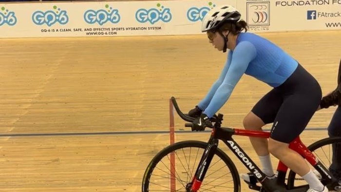 Une cycliste pendant ses entrainements.