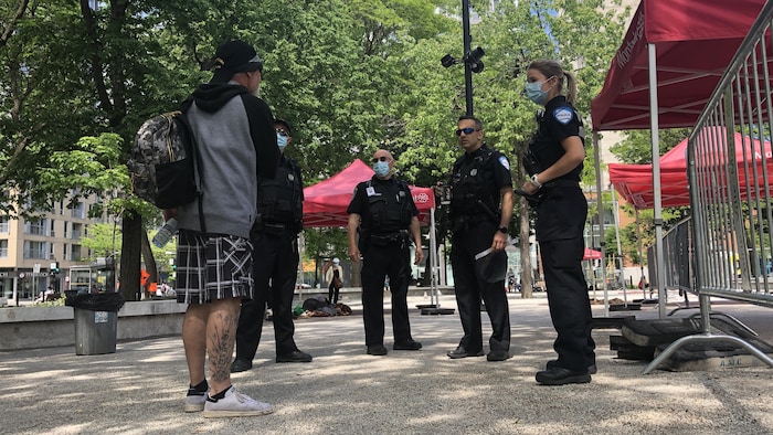 Spvm Riot Méfiance persistante envers les policiers du SPVM au square Cabot ...