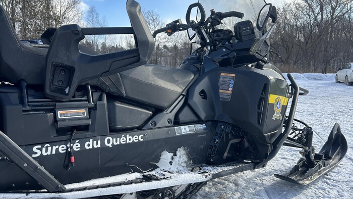Une motoneige de la Sûreté du Québec.