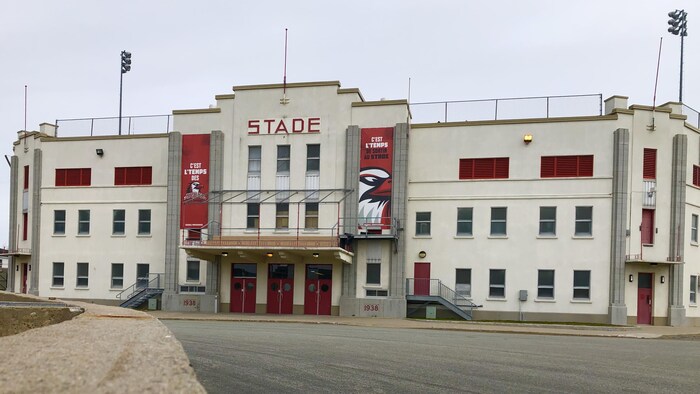 Façade du stade de baseball de Trois-Rivières.