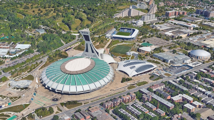 Une vue aérienne de l'extérieur du Stade olympique à la suite des travaux qui y seront menés pour remplacer la toile et l'anneau technique.