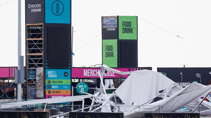 Des structures au sol au Stade Rogers de Toronto, le 3 septembre 2026.