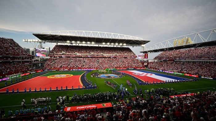 Le Portugal et la Croatie s'alignent pour l'hymne national lors d'un match des seizièmes de finale de la Coupe du monde de football, à Toronto, le jeudi 2 juillet 2026. 