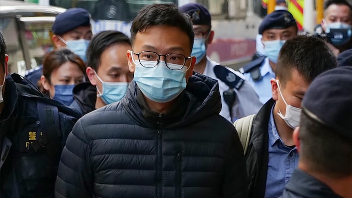 去年12月30日,立场新闻总编辑林绍桐(Patrick Lam)被香港警方带离办公大楼。