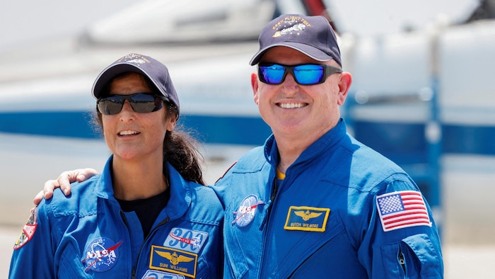 Suni Williams et Butch Wilmore sourient.