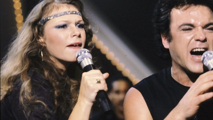 Les chanteurs Martine St-Clair et Robert Leroux interprètent un extrait de Starmania à l'émission Faut voir ça, le 15 décembre 1981.
