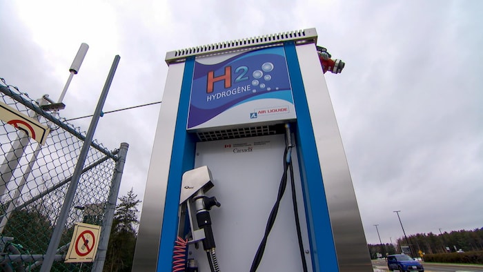 Une station de recharge d'hydrogène à l'Université du Québec à Trois-Rivières.