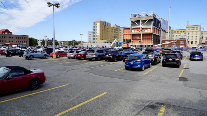 Le stationnement de l'hôpital de Rimouski.