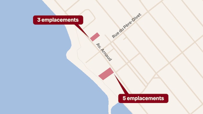 Carte des deux zones de stationnement sur le Vieux-Quai de Sept-Îles.