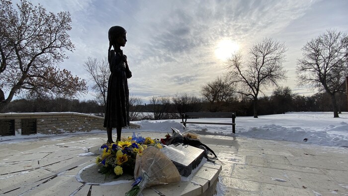 تمثال فتاة يخلّد ذكرى ضحايا الـ’’هولودومور‘‘ في متنزّه ’’واسكانا‘‘ في ريجاينا، عاصمة مقاطعة ساسكاتشِوان في غرب كندا.