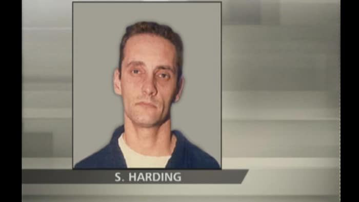 Un homme photographié de face.