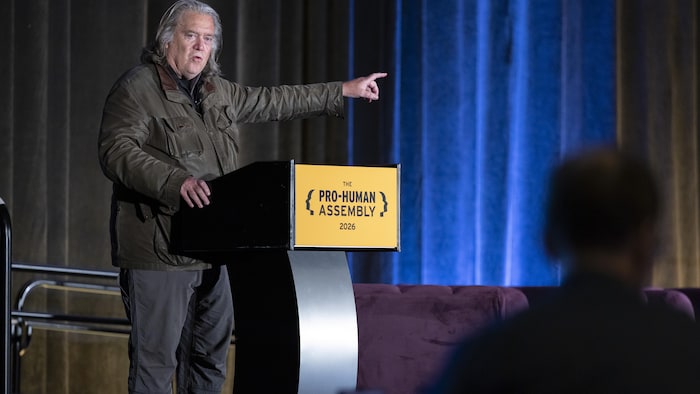 L’ancien stratège en chef de la Maison-Blanche, Steve Bannon, prend la parole lors de l’Assemblée Pro-Human qui s’est tenue au Marriott Marquis Washington à Washington, DC.