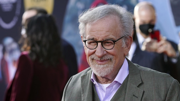 Steven Spielberg sur le tapis rouge lors d'un festival de cinéma.