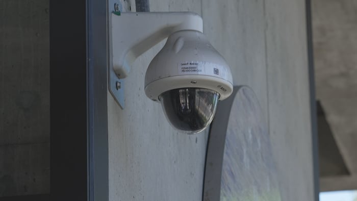 Une caméra de surveillance dans une station de la STM.