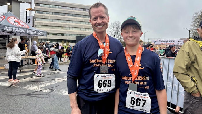 Joel Humphrey et son fils Hudson ont participé au marathon.