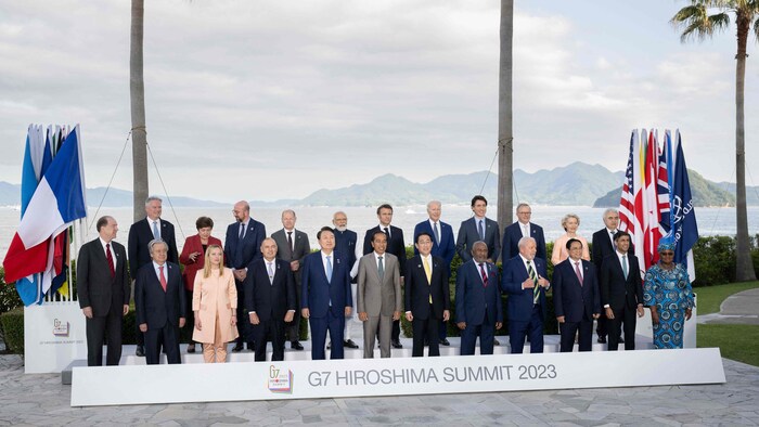 Photo de famille des dirigeants du G7 et des pays invités.