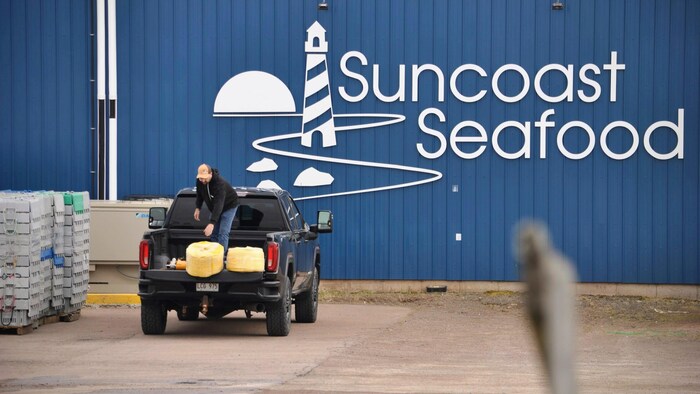 Des travailleurs d'Escuminac s'étaient fait offrir d’aller travailler à l’autre usine, Suncoast Seafood, qui appartient à la même compagnie, à Grande-Digue.
