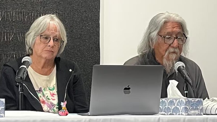 Roberta Hill et Sam Achneepineskum.
