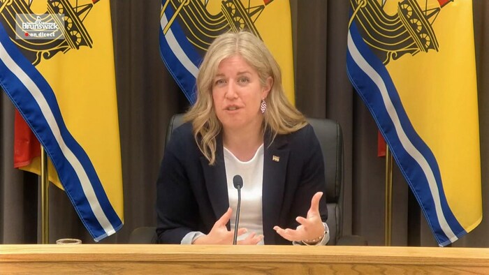 Susan Holt en conférence de presse.