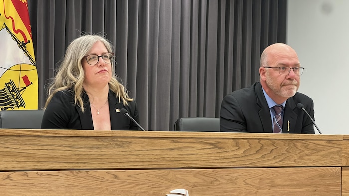 La première ministre, Susan Holt, et le ministre de l'Énergie, René Legacy. 