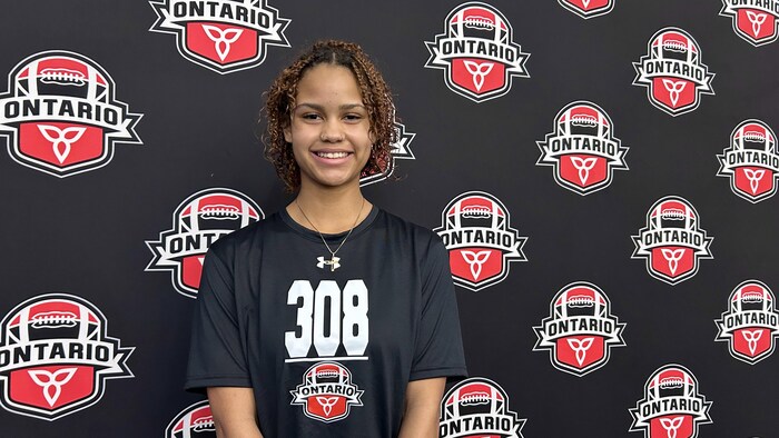 Photo de Sydney Jacobs, jeune joueuse de football en équipement sportif.
